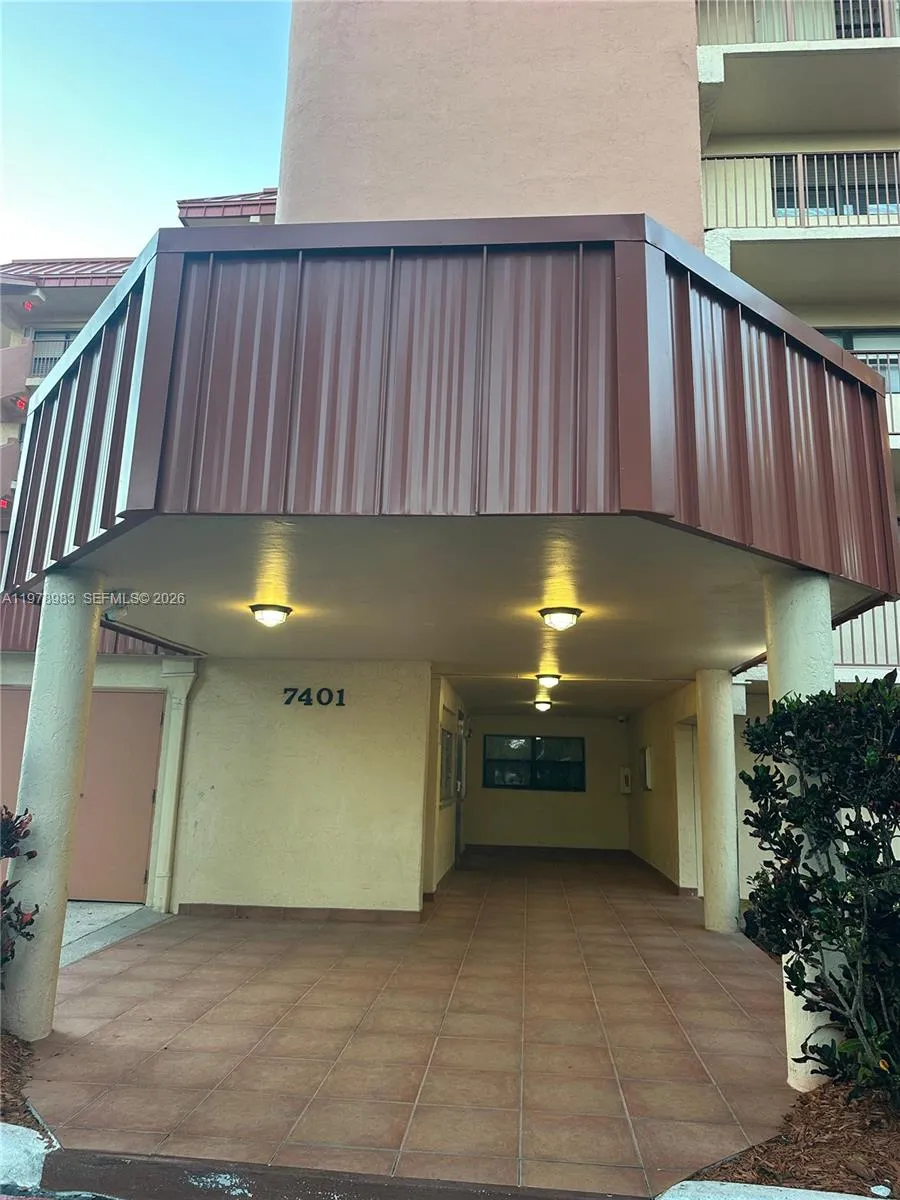 7401 NW 16th St # 407, Plantation FL 33313