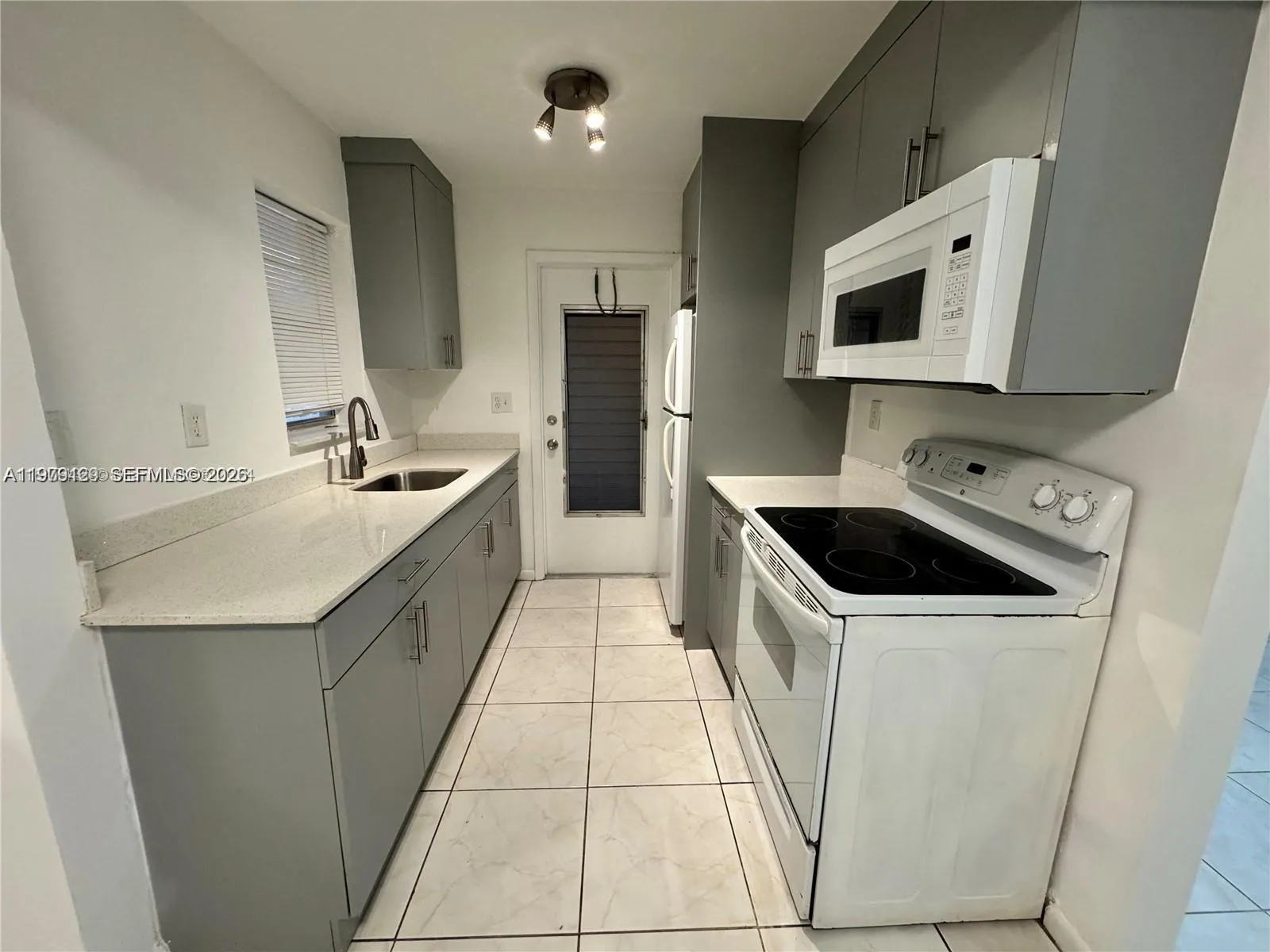 2005 Jefferson St # 205, Hollywood FL 33020