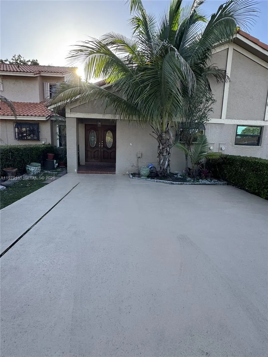 19750 Cypress Ct, Hialeah FL 33015