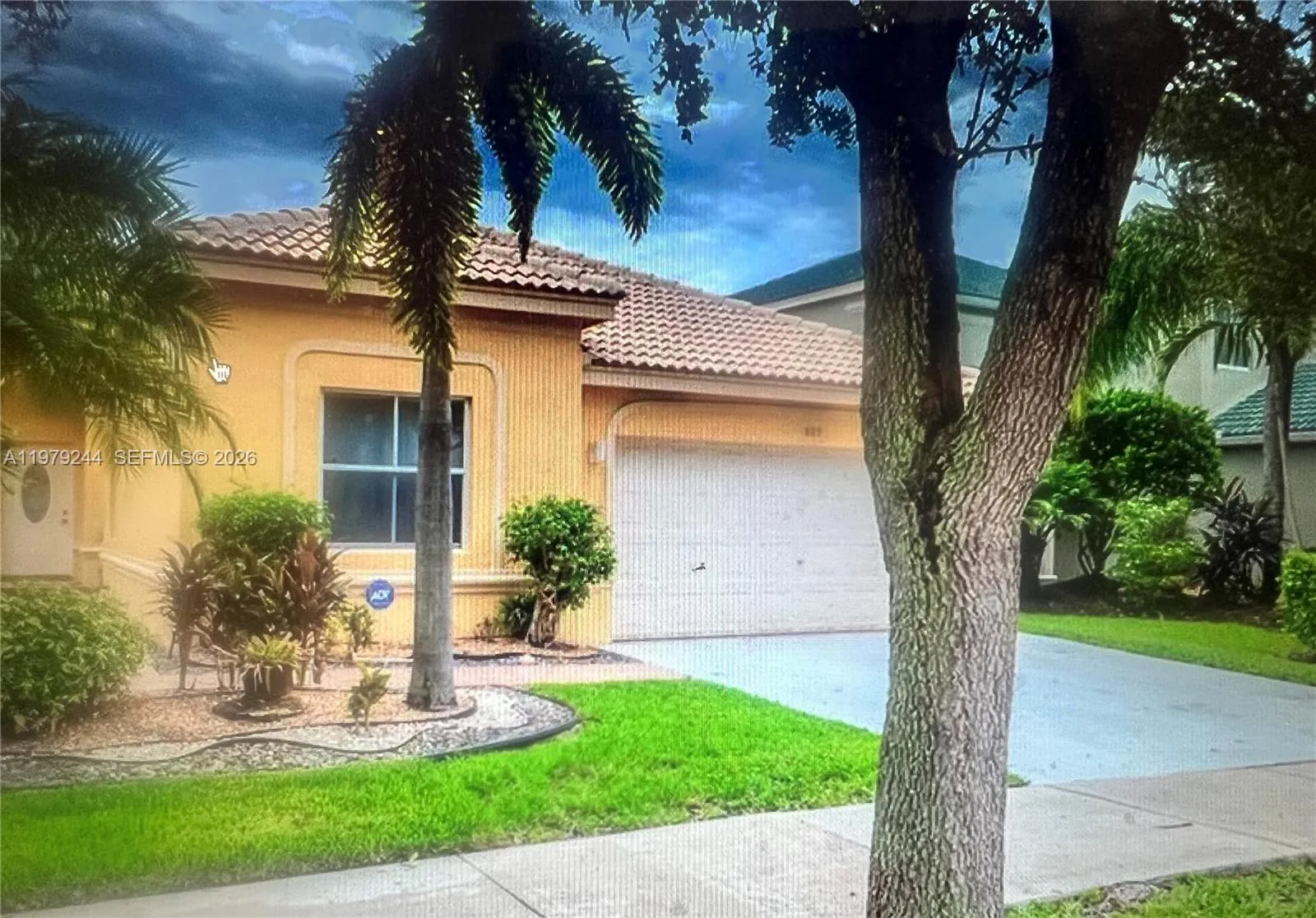 803 Vista Meadows Dr, Weston FL 33327
