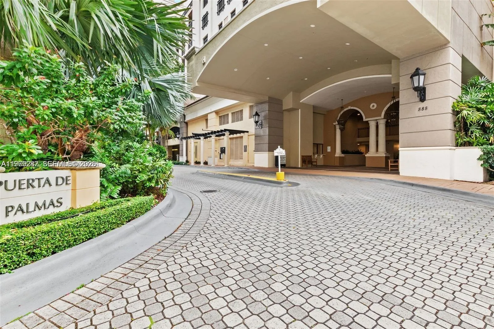 2 bedroom 2 bath for rent at 888 S Douglas Rd # 1002, Coral Gables FL 33134