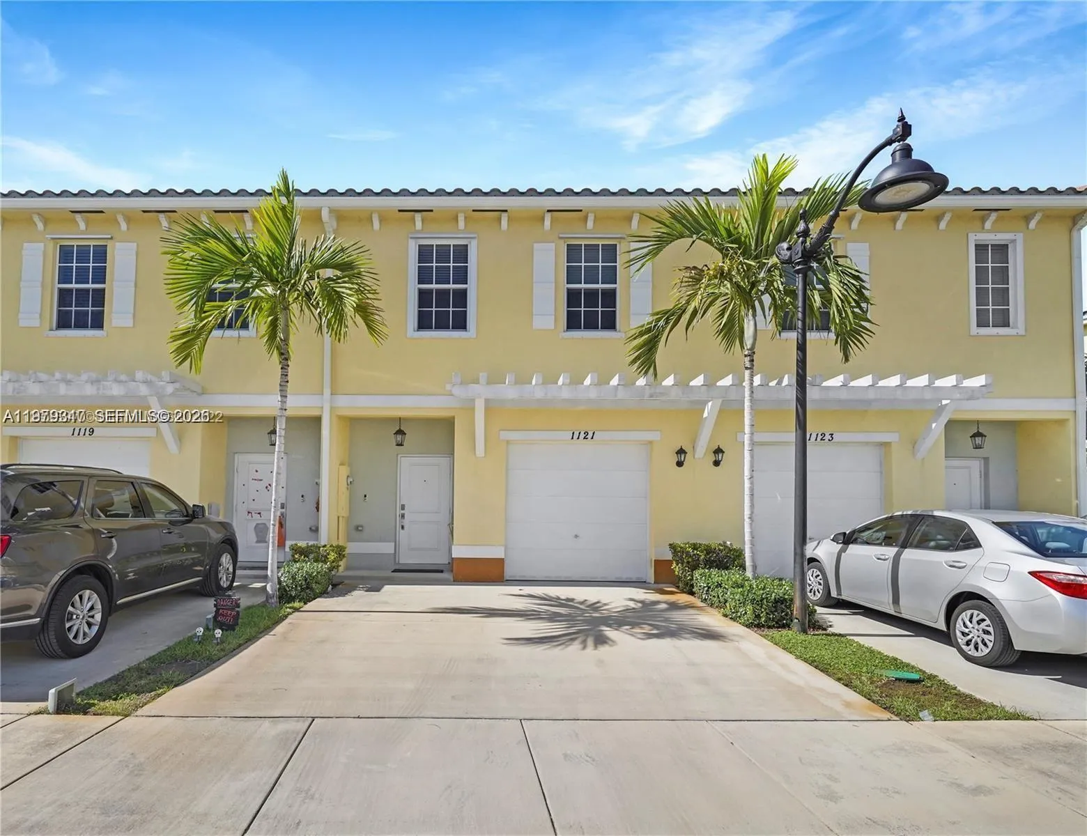 3 bedroom 2 bath for sale at 1121 NW 41st Ln, Lauderhill FL 33313