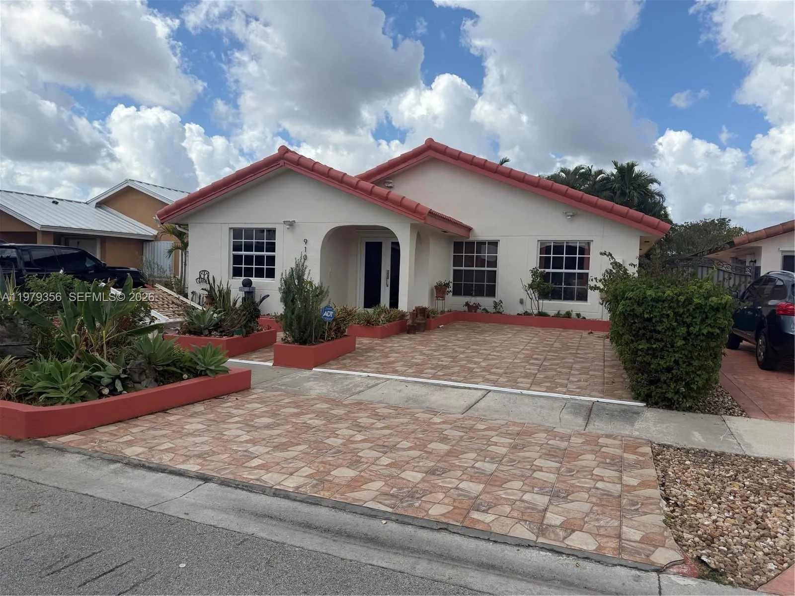 3 bedroom 2 bath for sale at 910 SW 140th Ave, Miami FL 33184
