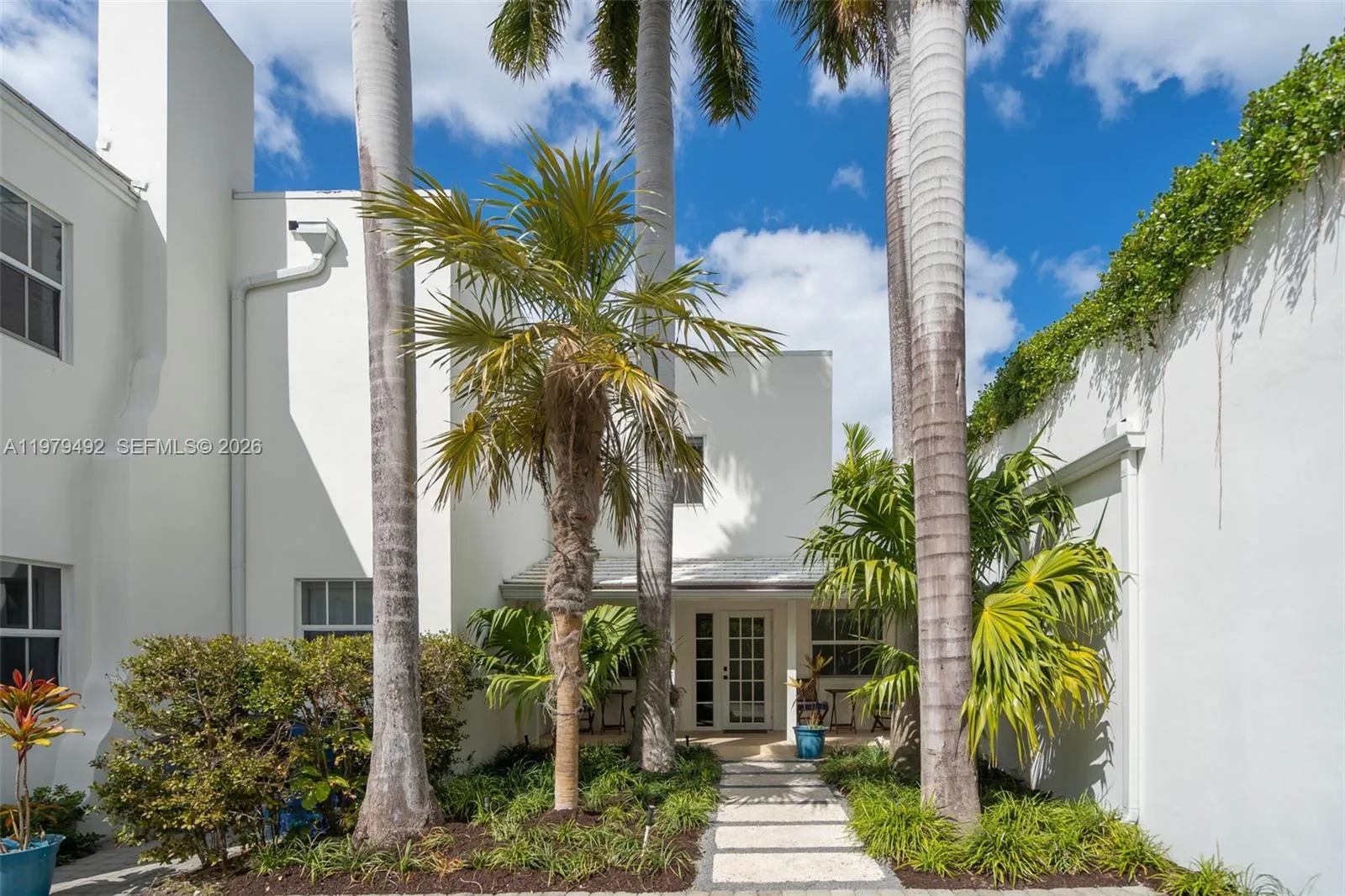707 W 54th St, Miami Beach FL 33140