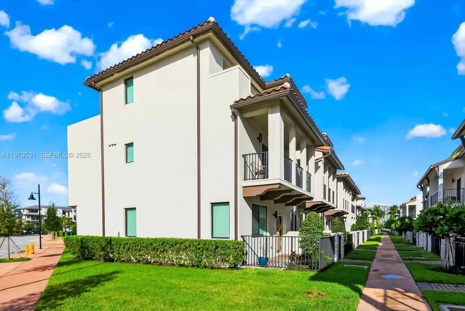 3 bedroom 3 bath for sale at 4426 NW 83rd Pkwy, Doral FL 33166