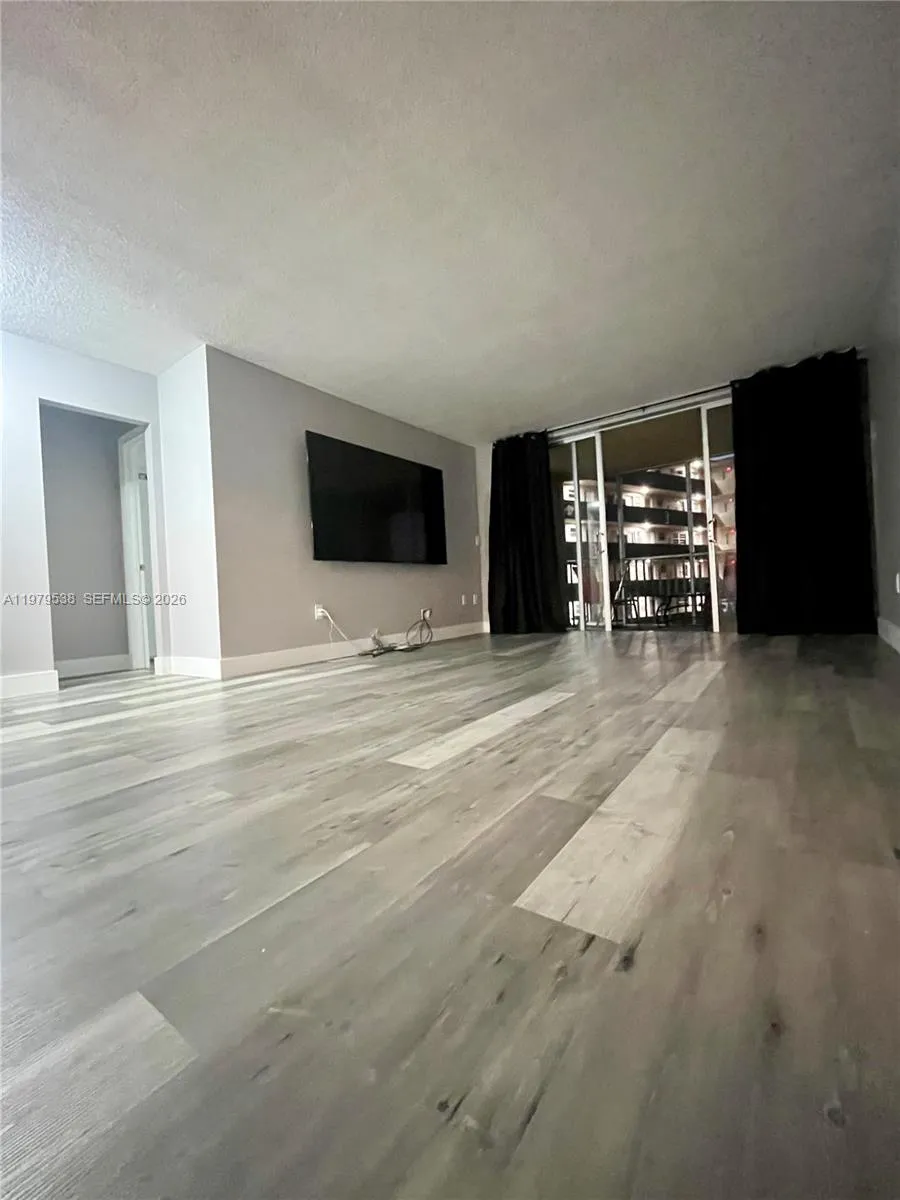 1750 NE 191st St # 3, Miami FL 33179