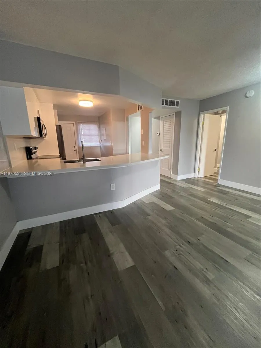 1750 NE 191st St # 3, Miami FL 33179