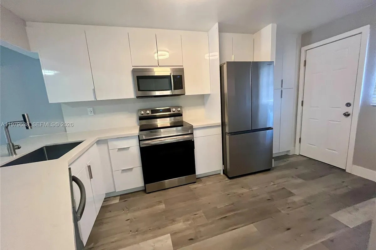 1750 NE 191st St # 3, Miami FL 33179
