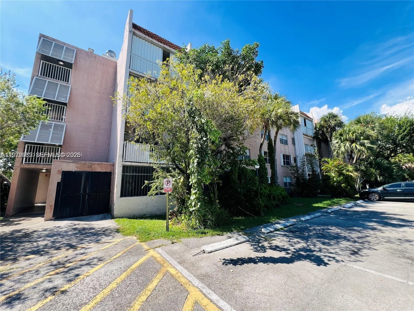 8405 NW 8th St # 304, Miami FL 33126