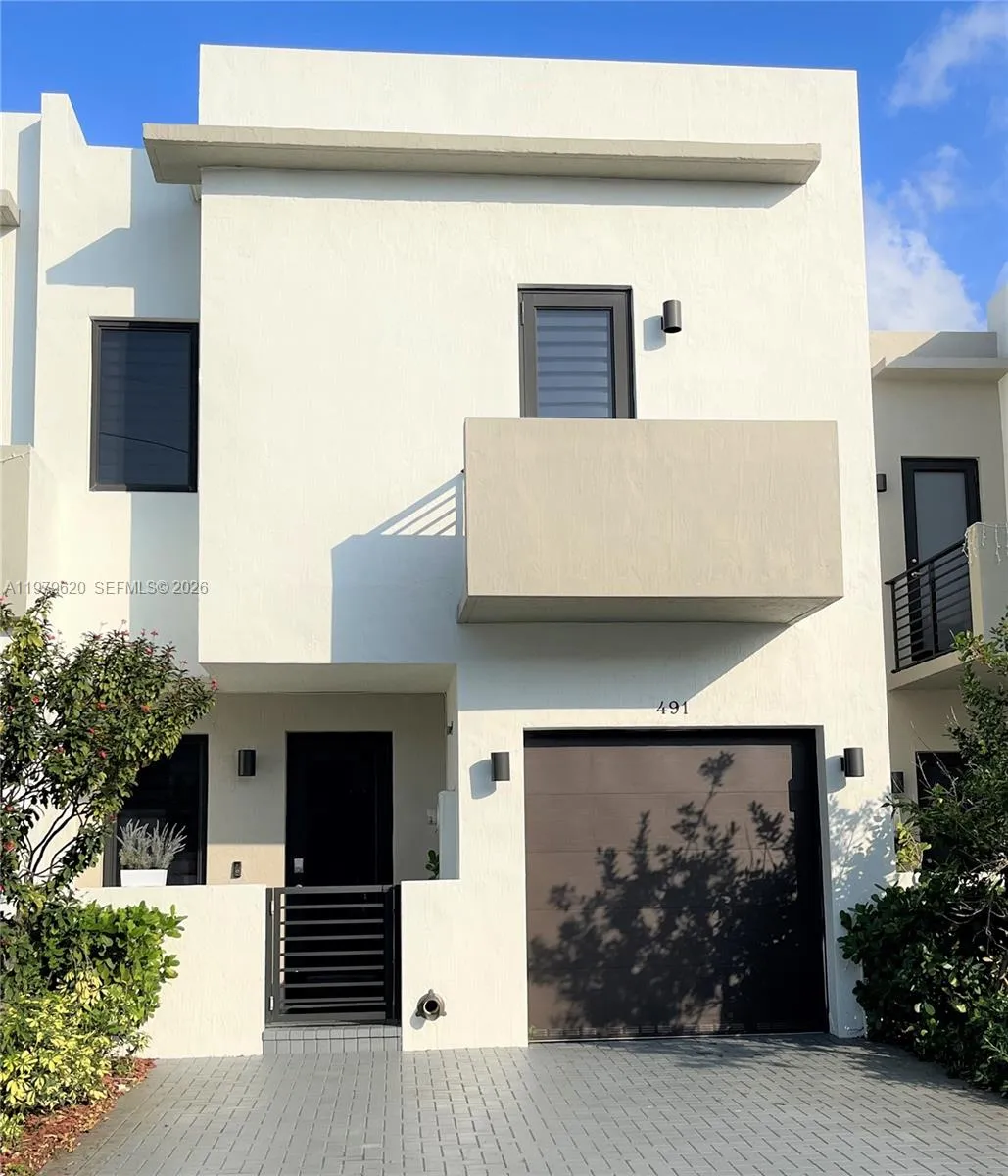 4 bedroom 3 bath for sale at 491 SW 91st Pl, Miami FL 33174