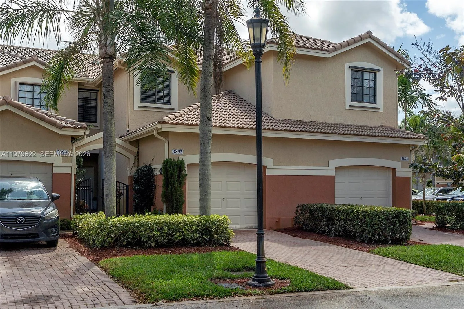 3892 Tree Top Dr, Weston FL 33332