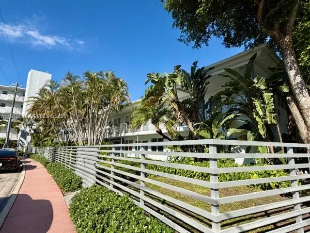 2445 Lake Pancoast Dr # 7, Miami Beach FL 33140