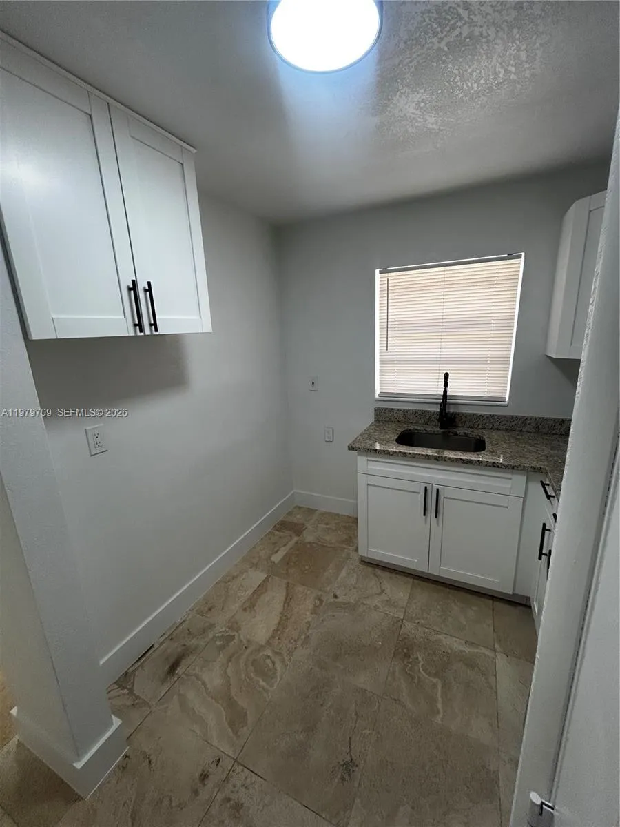 916 SW 10th St # 3, Hallandale Beach FL 33009
