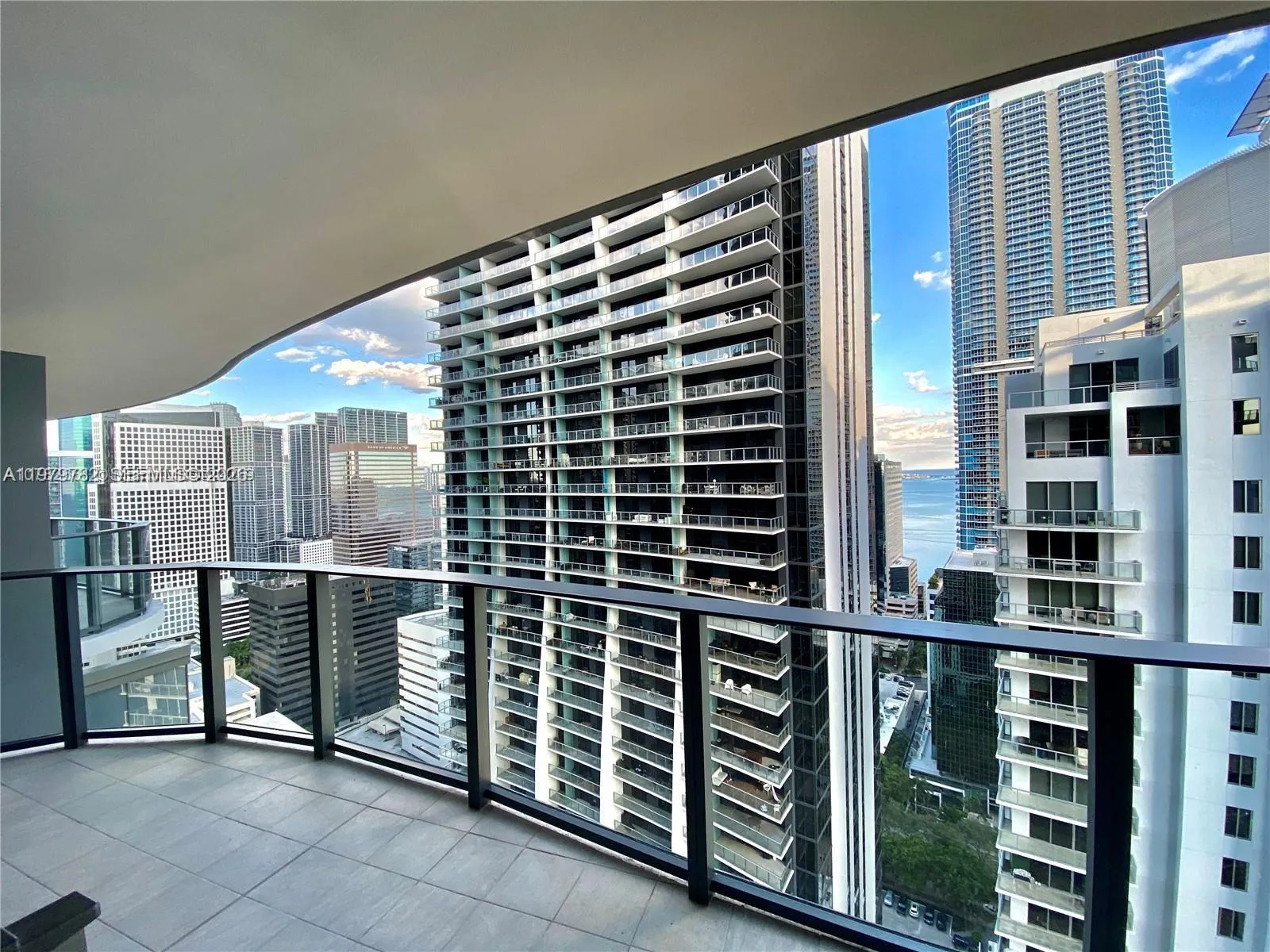 1 bedroom 1 bath for sale at 1000 Brickell Plz # 3503, Miami FL 33131