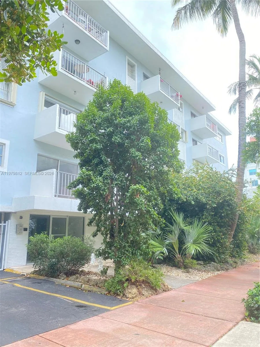 221 Meridian Ave # 305, Miami Beach FL 33139
