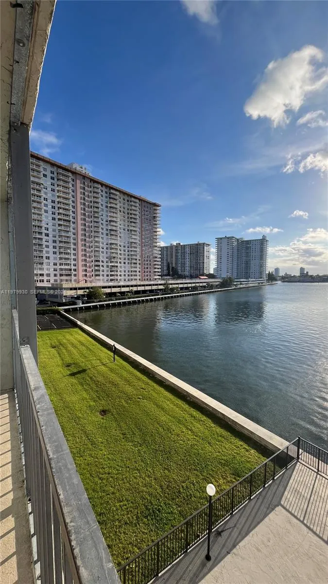 17500 N Bay Rd # S403, Sunny Isles Beach FL 33160