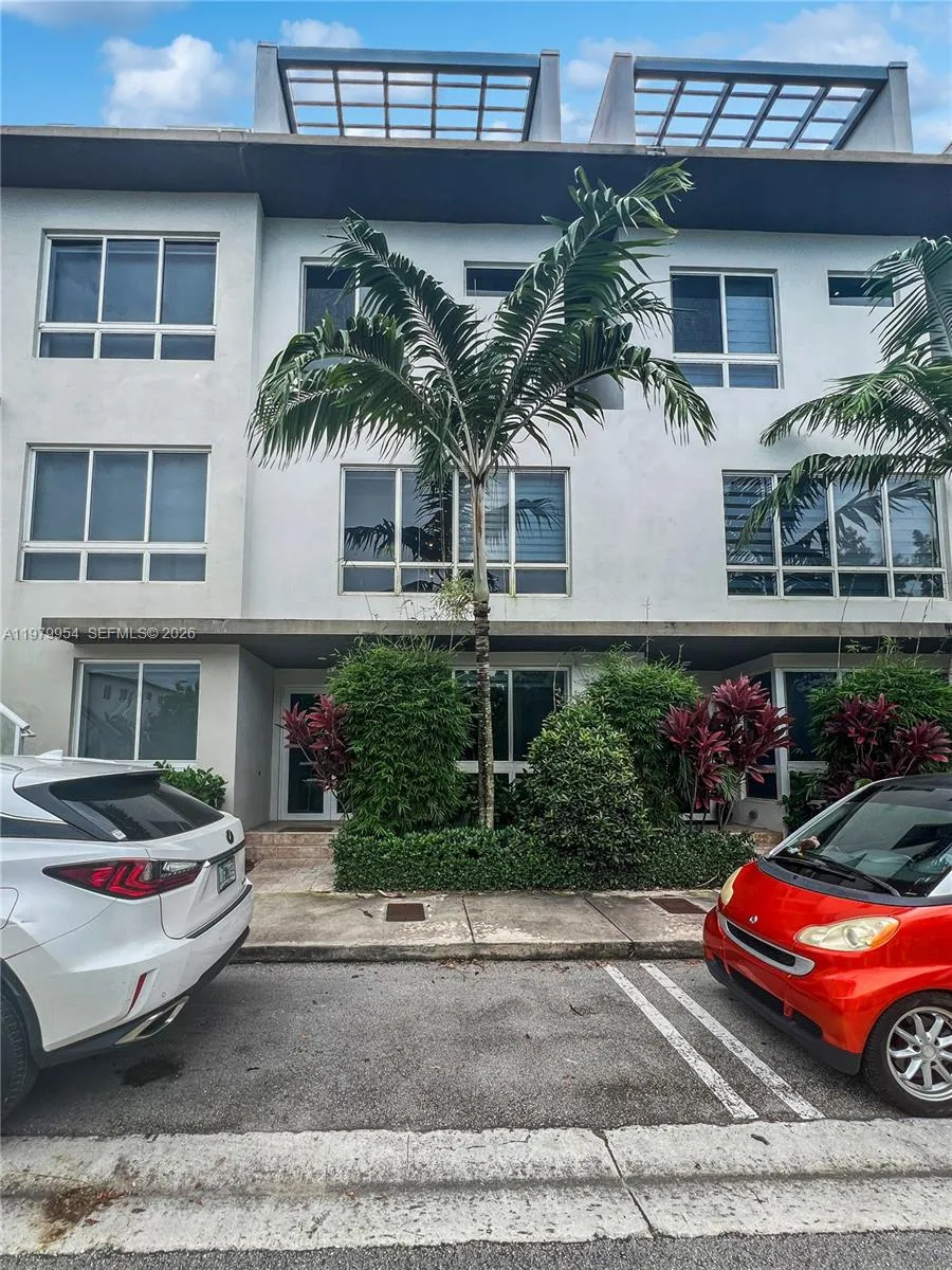 10336 NW 64th St, Doral FL 33178