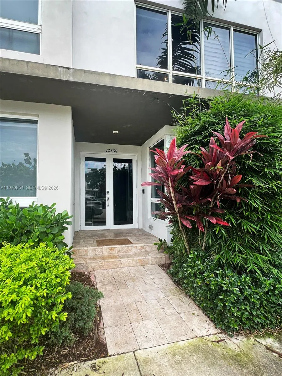 10336 NW 64th St, Doral FL 33178