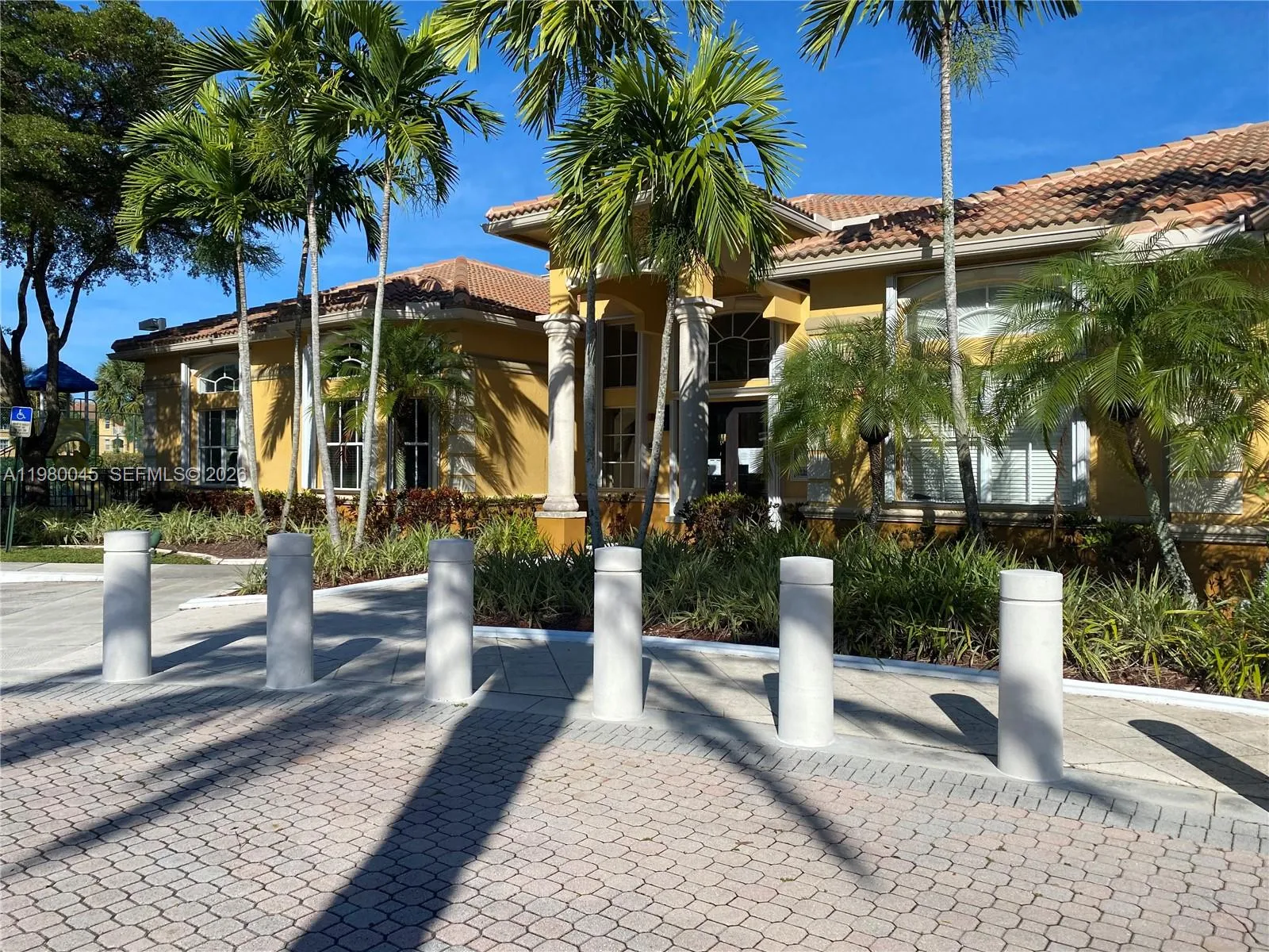 9645 NW 1ST CT # 302, Pembroke Pines FL 33024