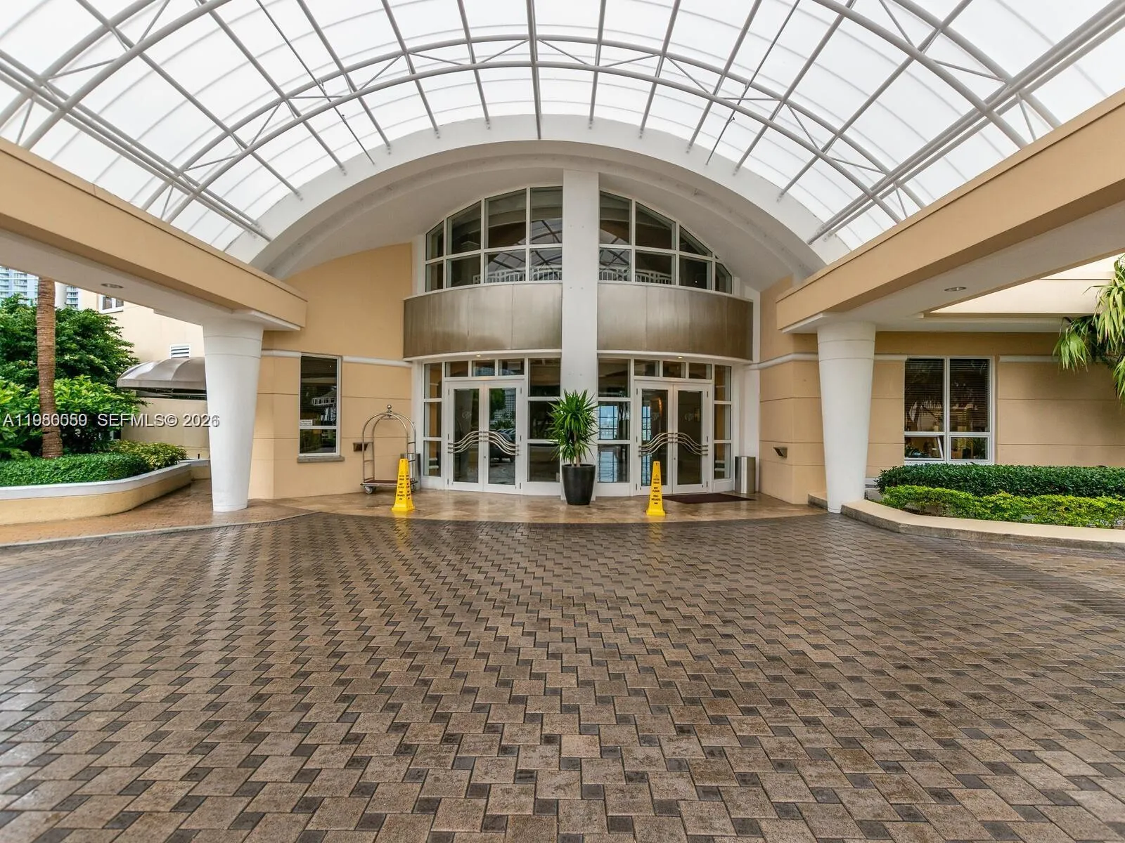 3 bedroom 2 bath for sale at 848 Brickell Key Dr # 1201, Miami FL 33131