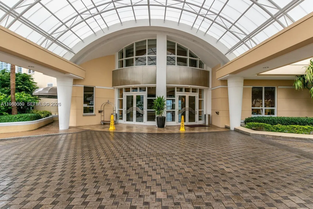 848 Brickell Key Dr # 1201, Miami FL 33131