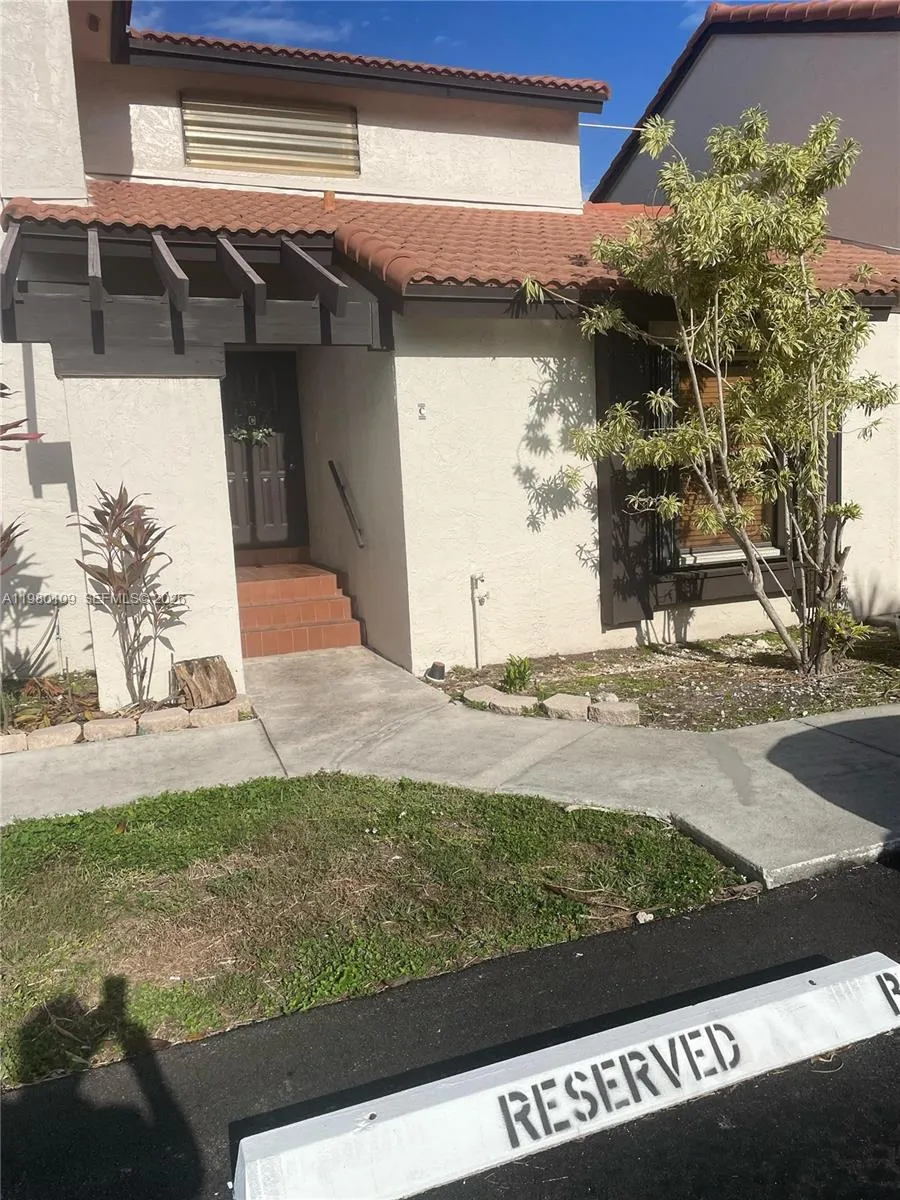 3 bedroom 2 bath for sale at 15202 SW 46th Ln # 75, Miami FL 33185