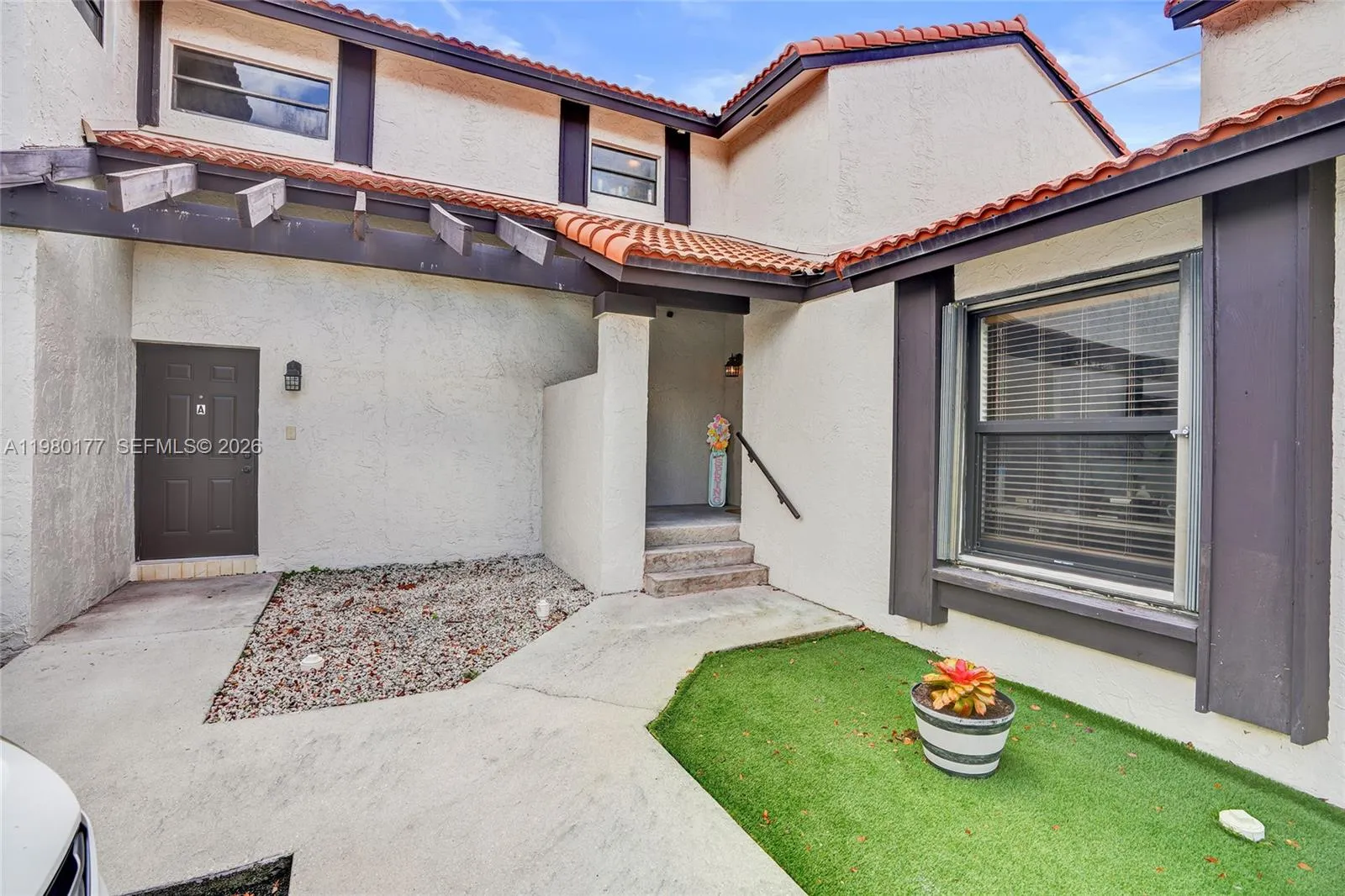 2 bedroom 1 bath for sale at 15292 SW 46th Ln Br # 64, Miami FL 33185