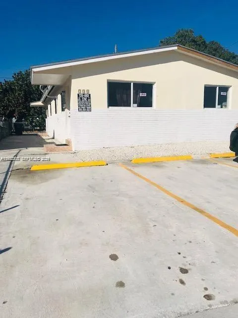 752 NW 3rd Ct, Hallandale Beach FL 33009