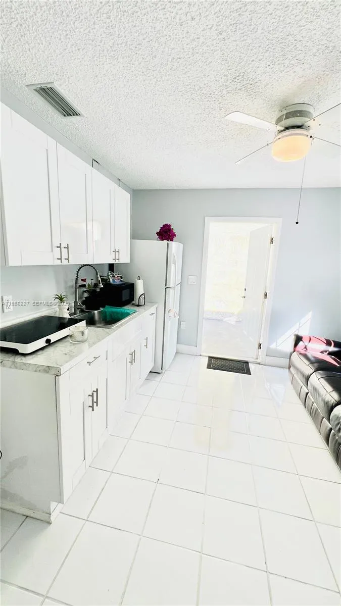 18901 NW 77th Ct, Hialeah FL 33015