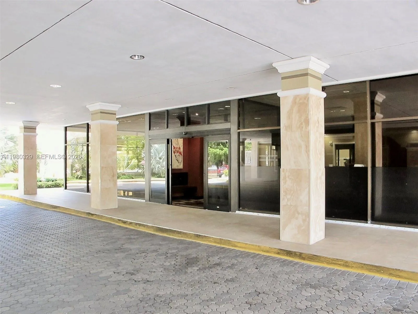 400 Kings Point Dr # 812, Sunny Isles Beach FL 33160