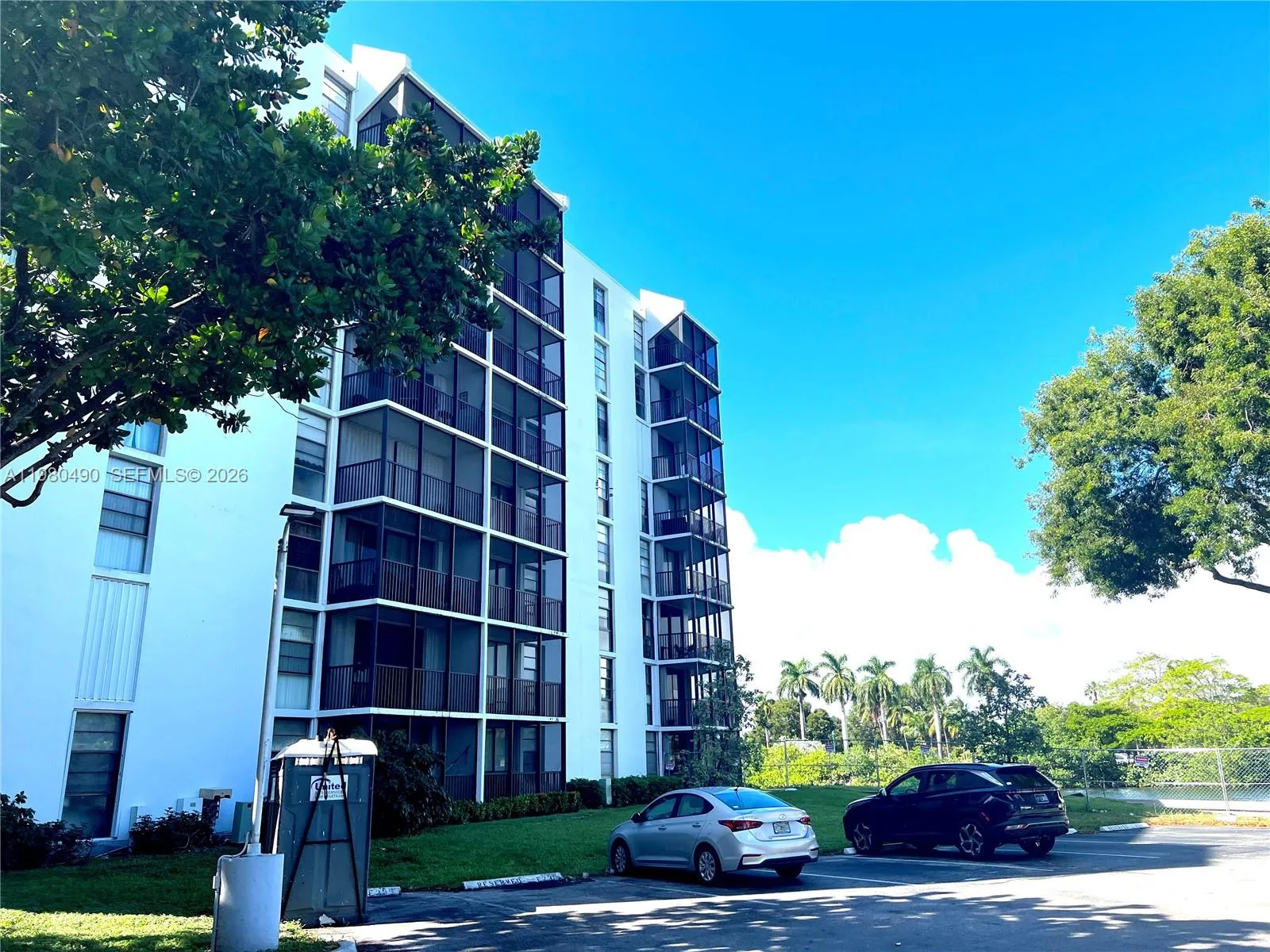 1 bedroom 1 bath for sale at 3475 N Country Club Dr # 716, Aventura FL 33180