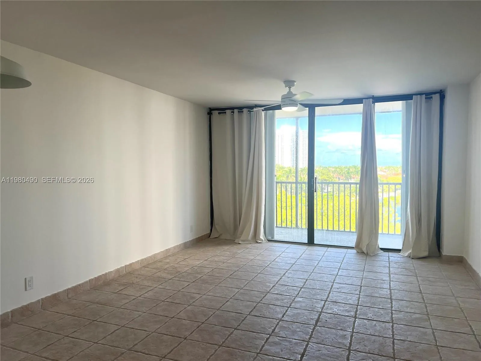 3475 N Country Club Dr # 716, Aventura FL 33180