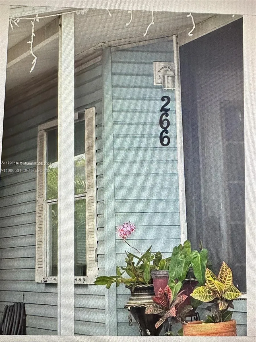 3 bedroom 2 bath for sale at 19800 SW 180th Ave Lot 266, Miami FL 33187