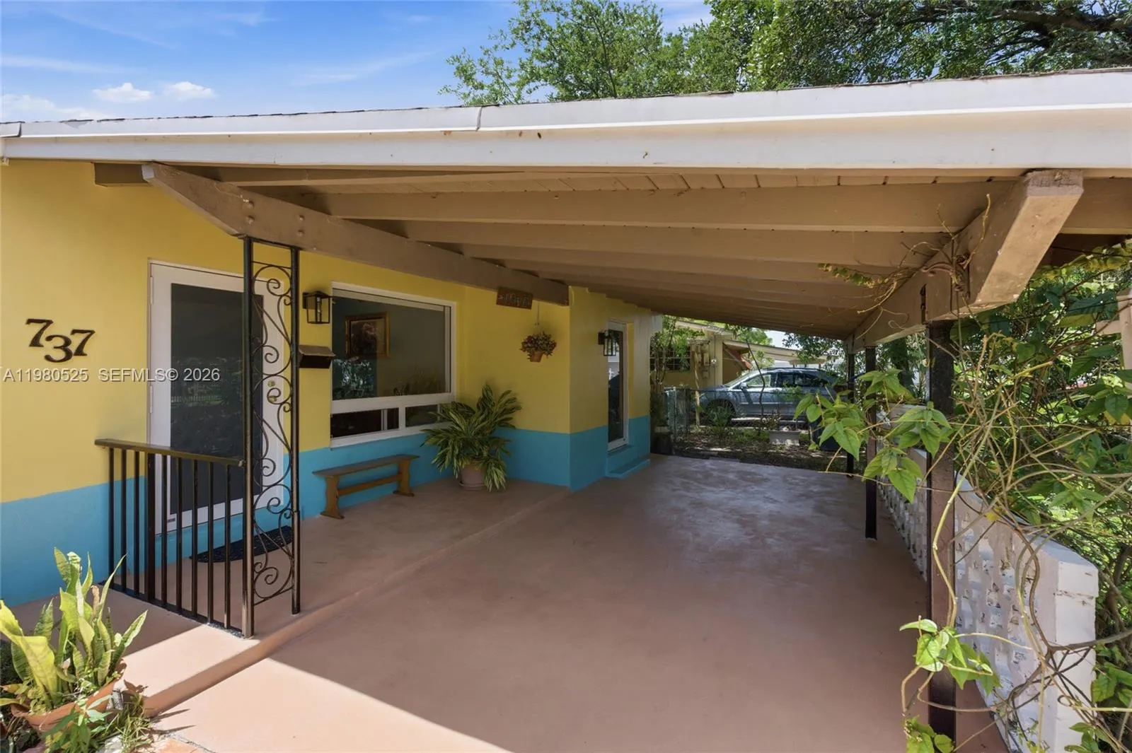 737 SW 2nd Ct, Hallandale Beach FL 33009