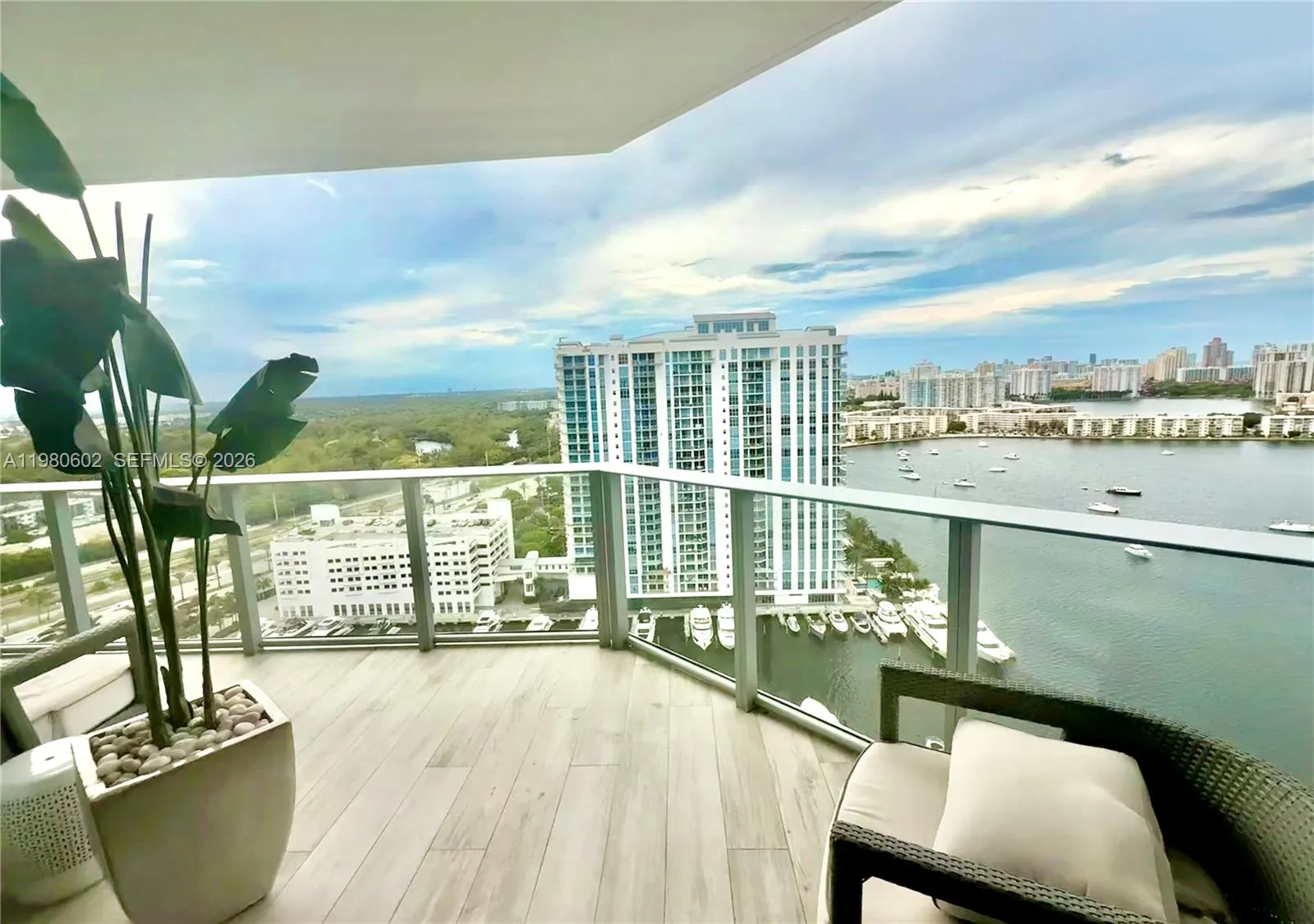 17111 Biscayne Blvd # 2305, North Miami Beach FL 33160
