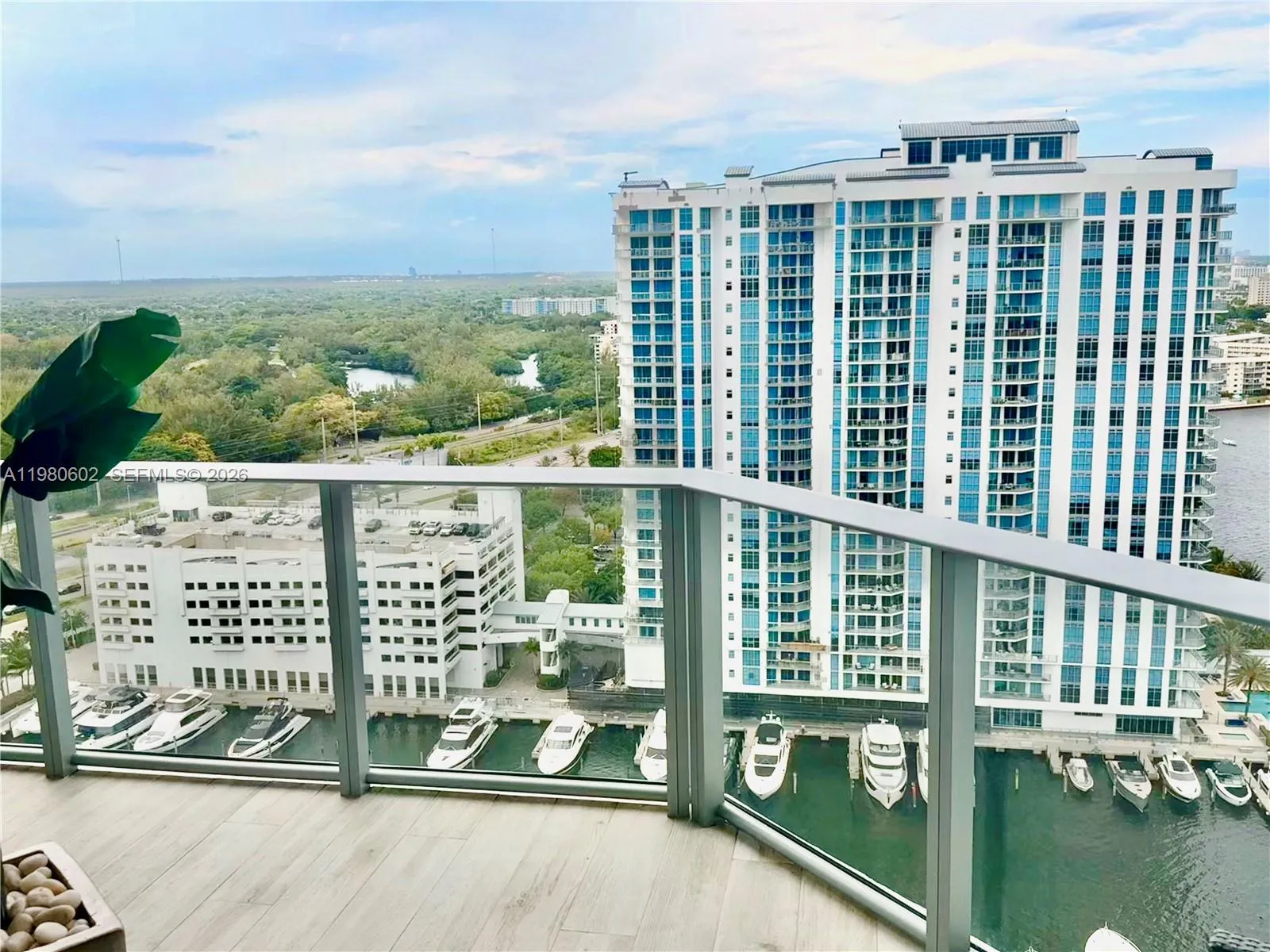 17111 Biscayne Blvd # 2305, North Miami Beach FL 33160