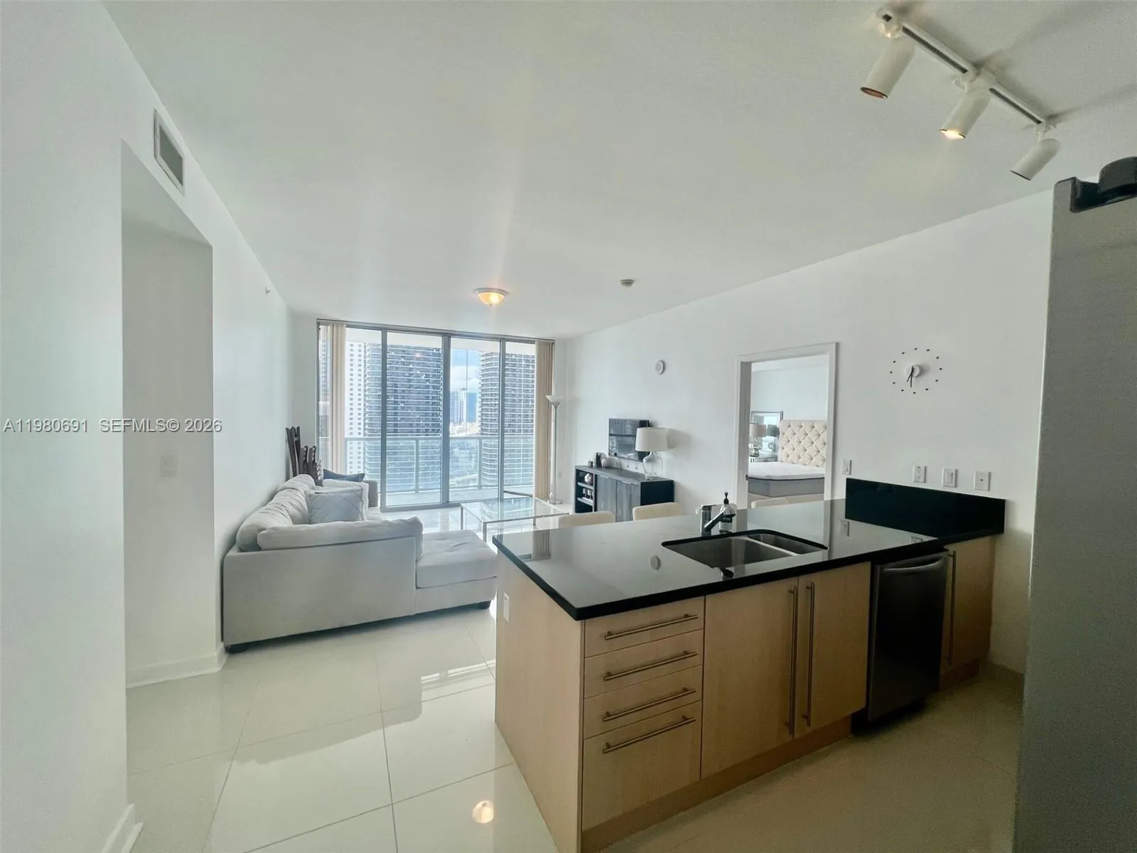 2 bedroom 2 bath for sale at 1111 SW 1st Ave # 3223, Miami FL 33130