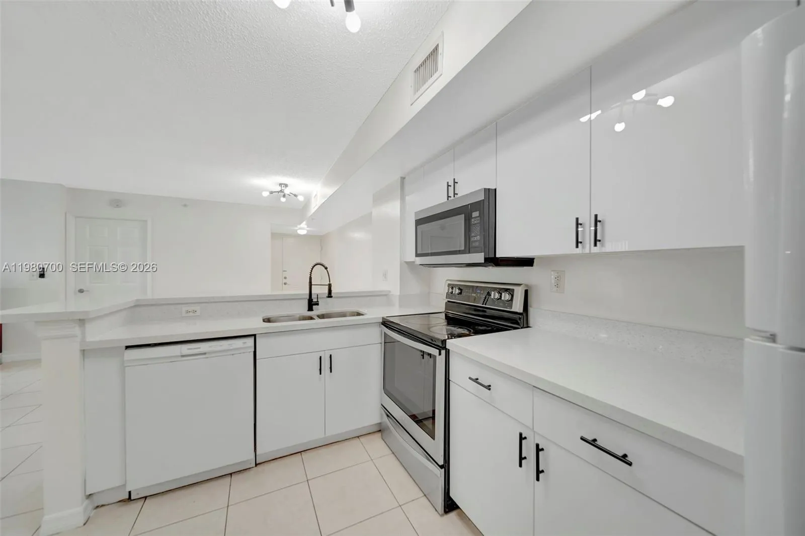2620 S University Dr # 109, Davie FL 33328