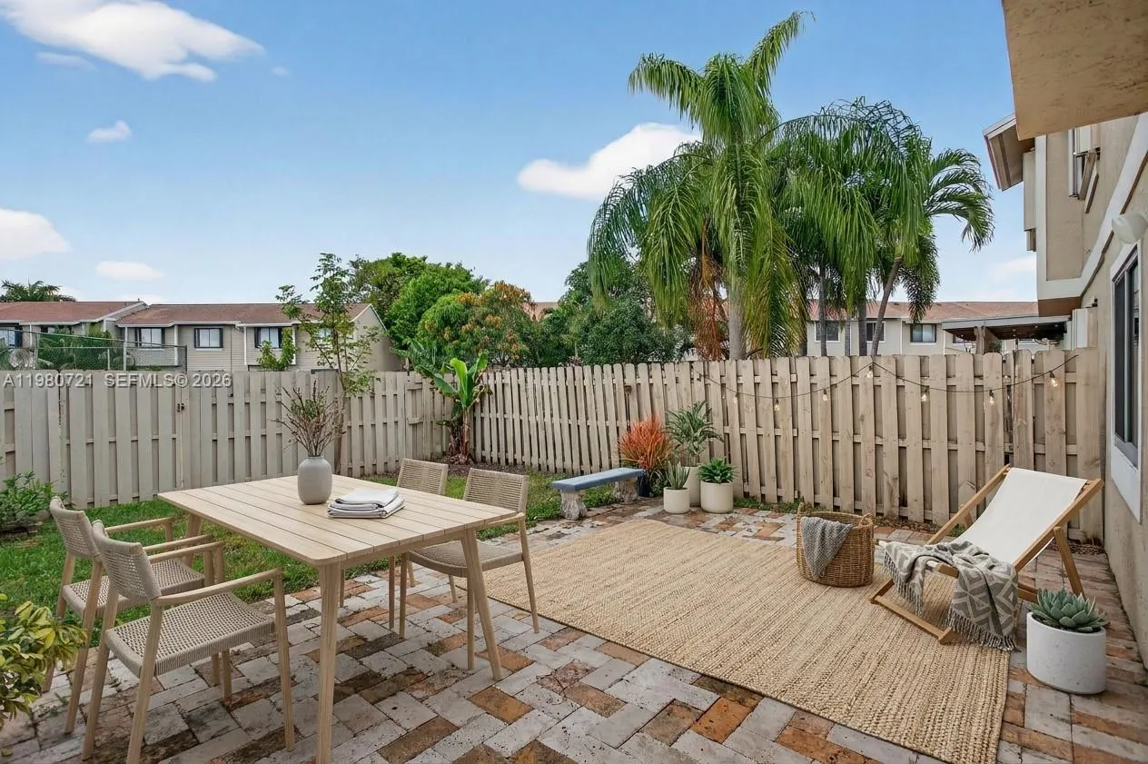 11160 NW 37th St, Sunrise FL 33351