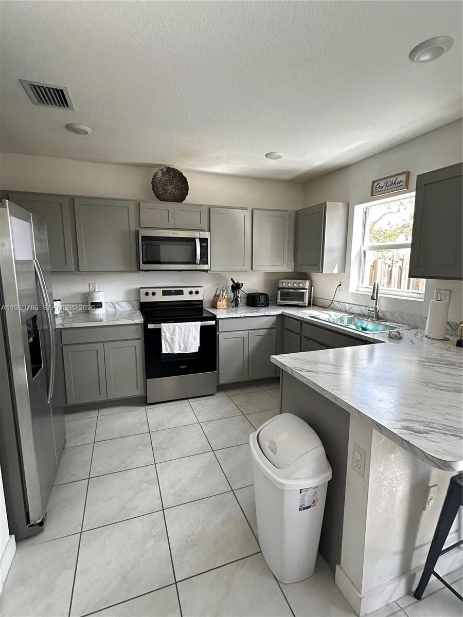 497 NE 4th St, Florida City FL 33034