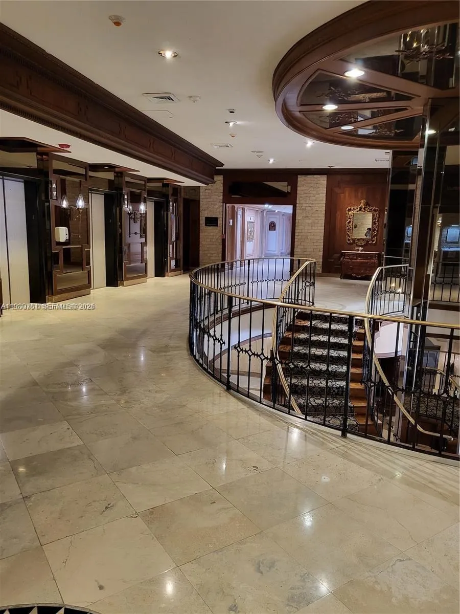 6039 Collins Ave # 1223, Miami Beach FL 33140