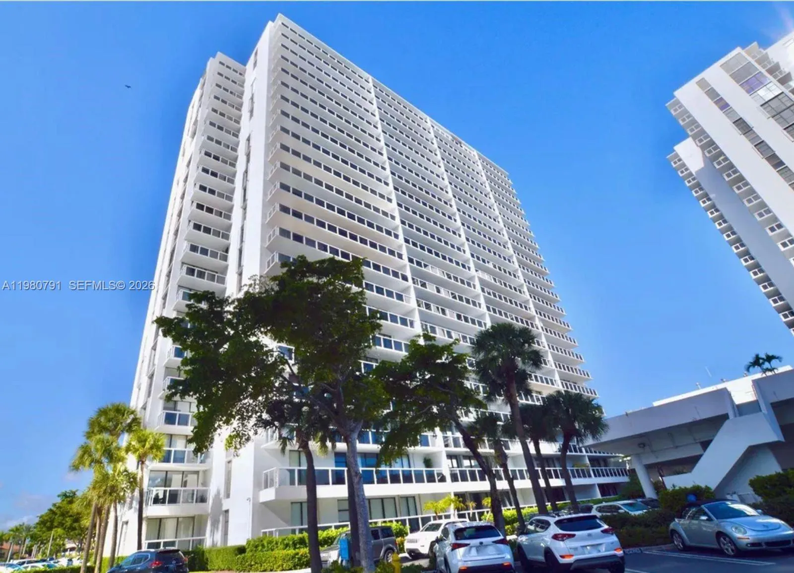 2 bedroom 2 bath for sale at 20505 E Country Club Dr # 534, Aventura FL 33180