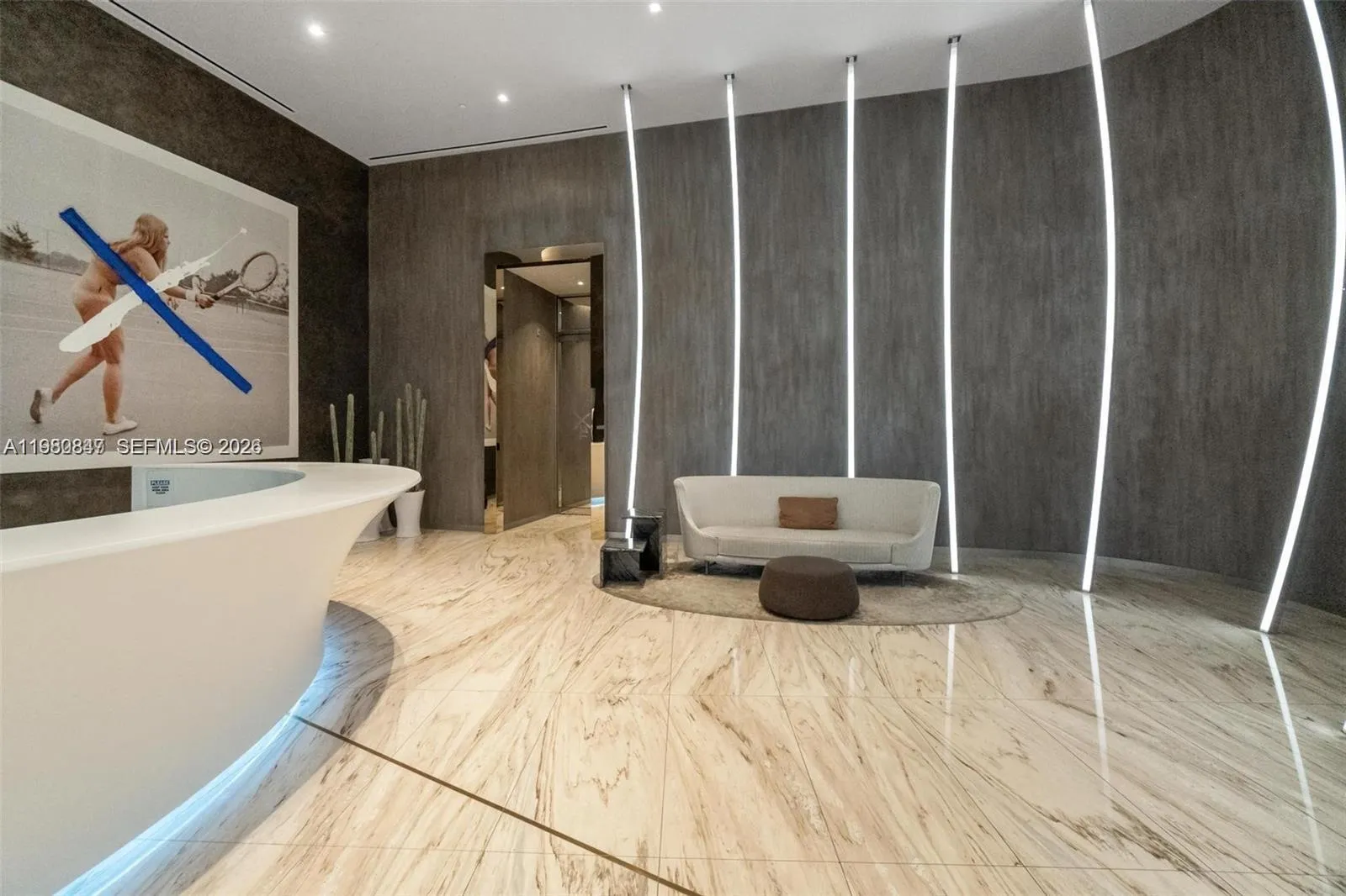 1 bedroom 1 bath for sale at 1000 Brickell Plz # 3310, Miami FL 33131