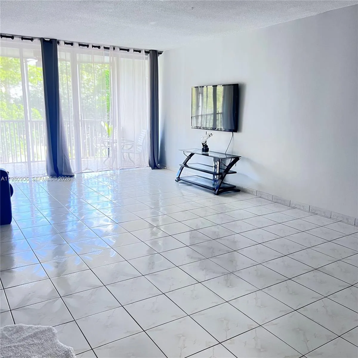 1670 NE 191st St # 3, Miami FL 33179