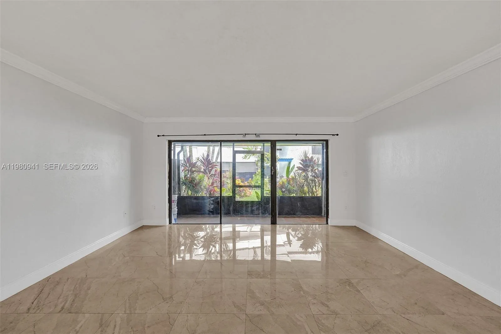21300 San Simeon Way # P6, Miami FL 33179