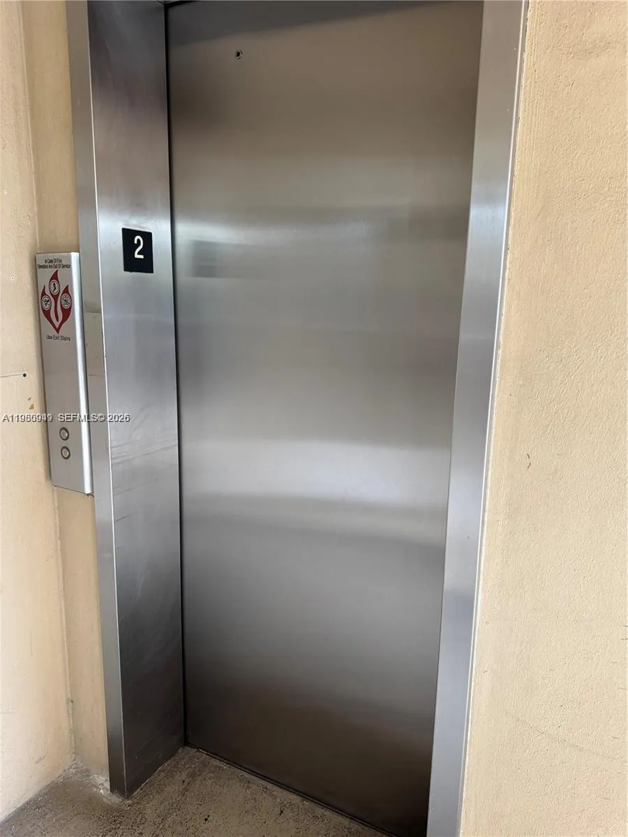 100 SE 6th Ave # 207, Pompano Beach FL 33060