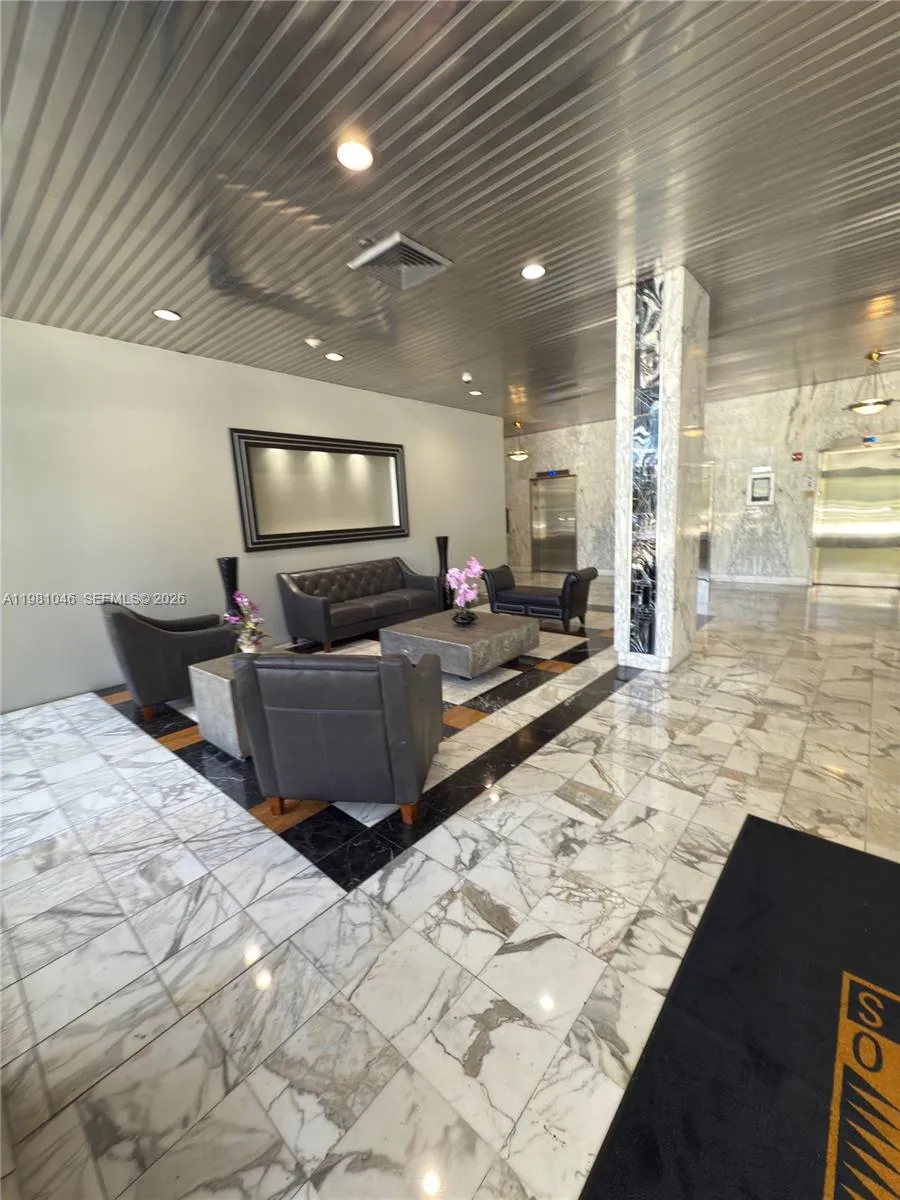 3675 N Country Club Dr # 109, Aventura FL 33180