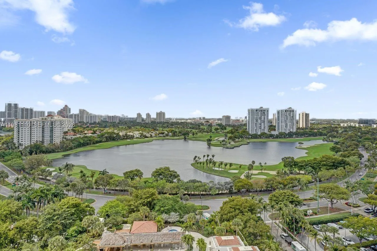 2 bedroom 2 bath for sale at 20281 E Country Club Dr # 1703, Aventura FL 33180