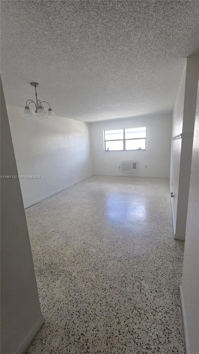 142 SW 18th ave # 30, Miami FL 33135