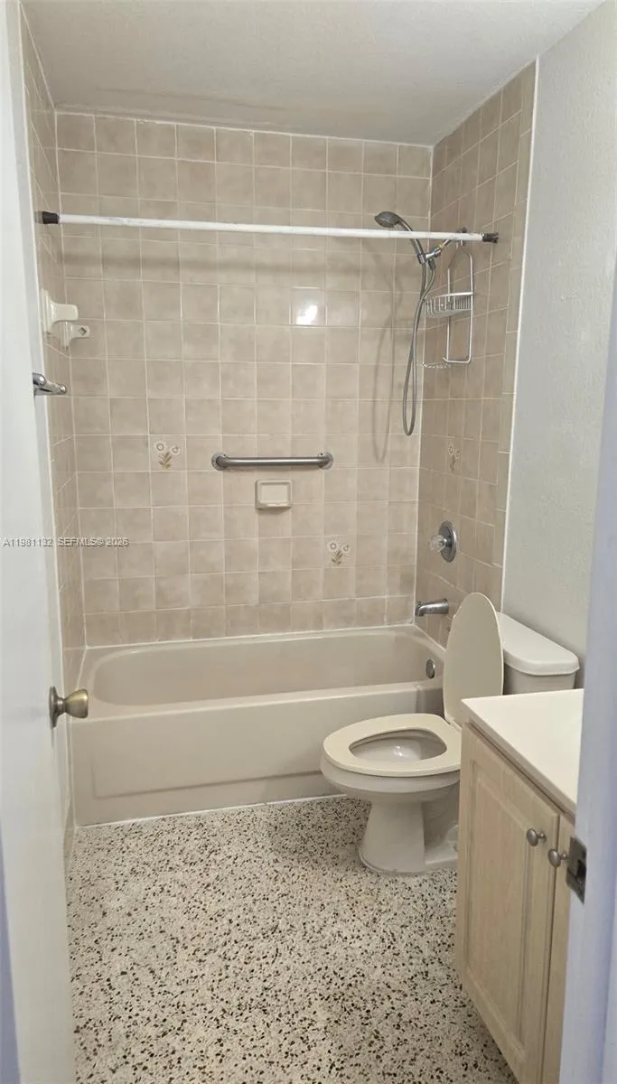 142 SW 18th ave # 30, Miami FL 33135
